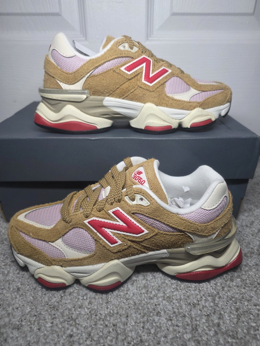 New Balance 9060 Men US 4.5 Women’s 6 D Lifestyle Sneakers Beige Pink